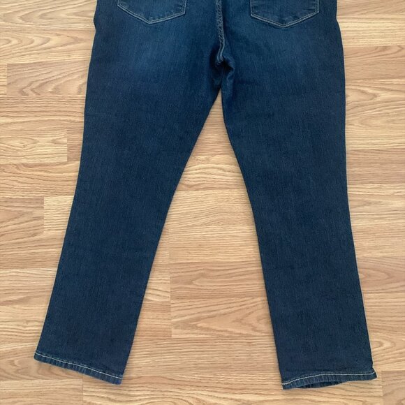 Signature Levis Jeans Women's Size 16S Blue Straight Leg Slim High Rise Pants - Picture 4 of 15